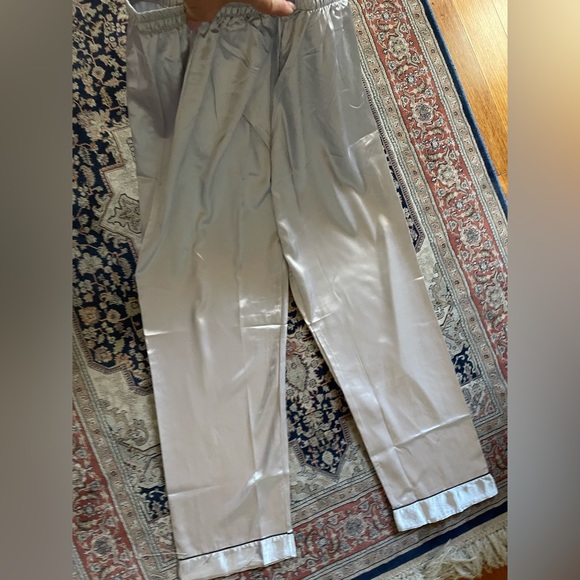 Two Pieces PJ Set Soft gray with black piping Large - Picture 4 of 5